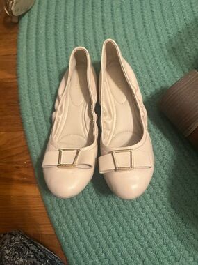 NWOT Cole Haan Classic Women's Cream Ballet Flats with Gold Buckle